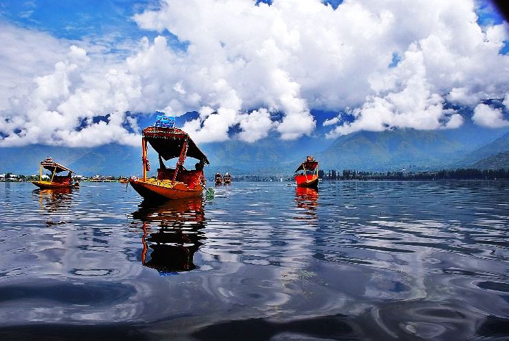 2. Dal Lake